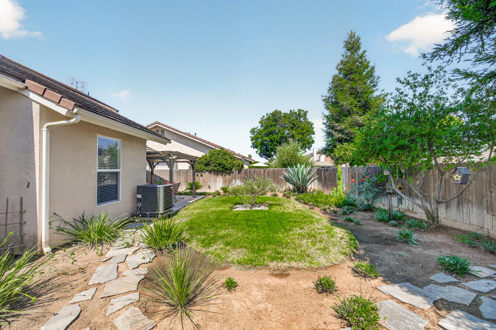 337 Village Dr, photo 86