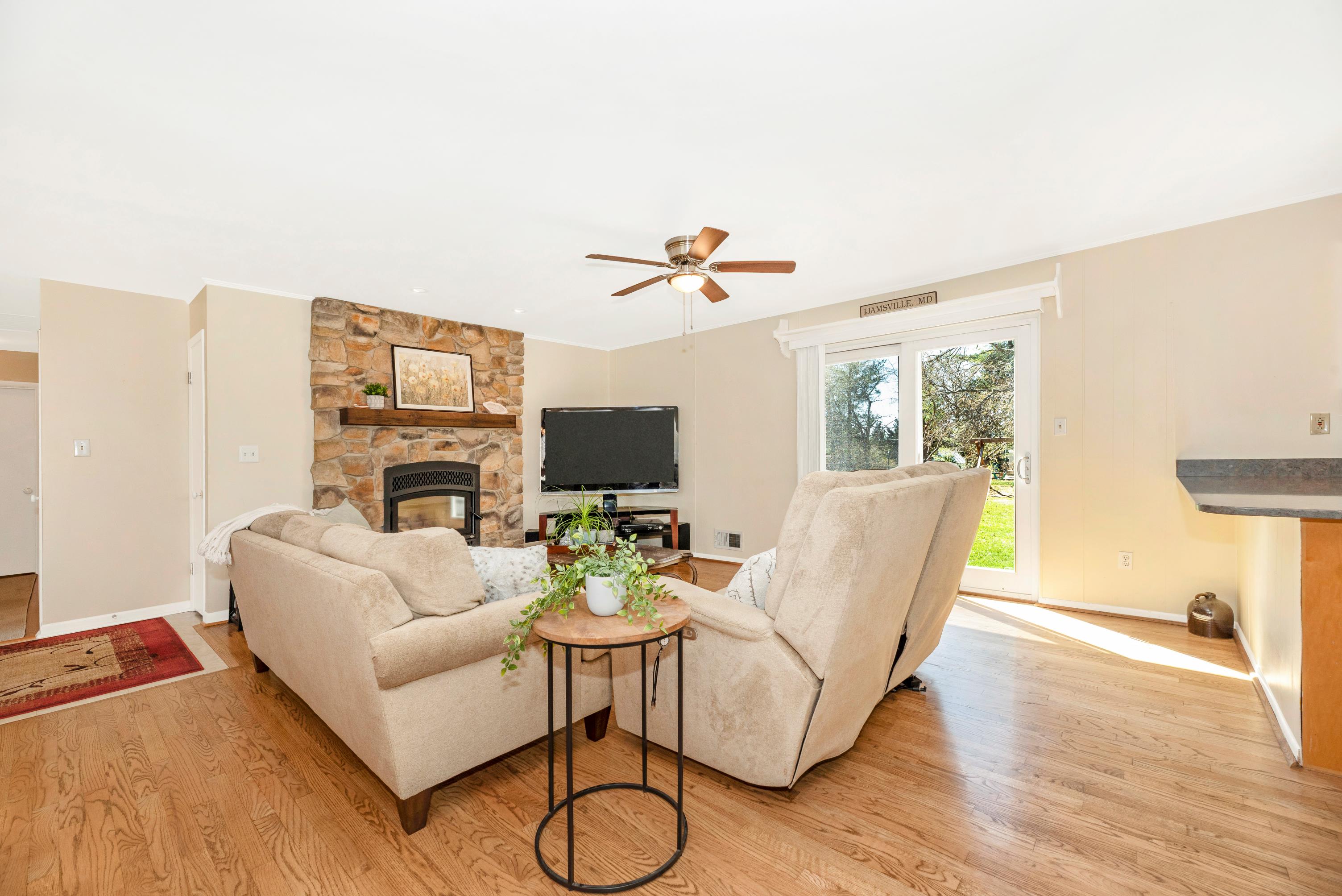2726 Loch Haven Dr, Ijamsville, MD 21754