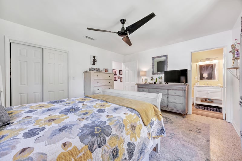 Photo 19 of 1008 Las Robida Dr, Jacksonville, FL 32211, photographed by Megapixeler