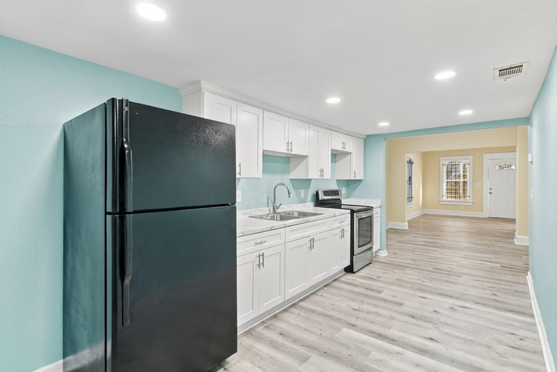 Kitchen refrigerator and cabinetry, photographed by Megapixeler on W 24th St, Jacksonville