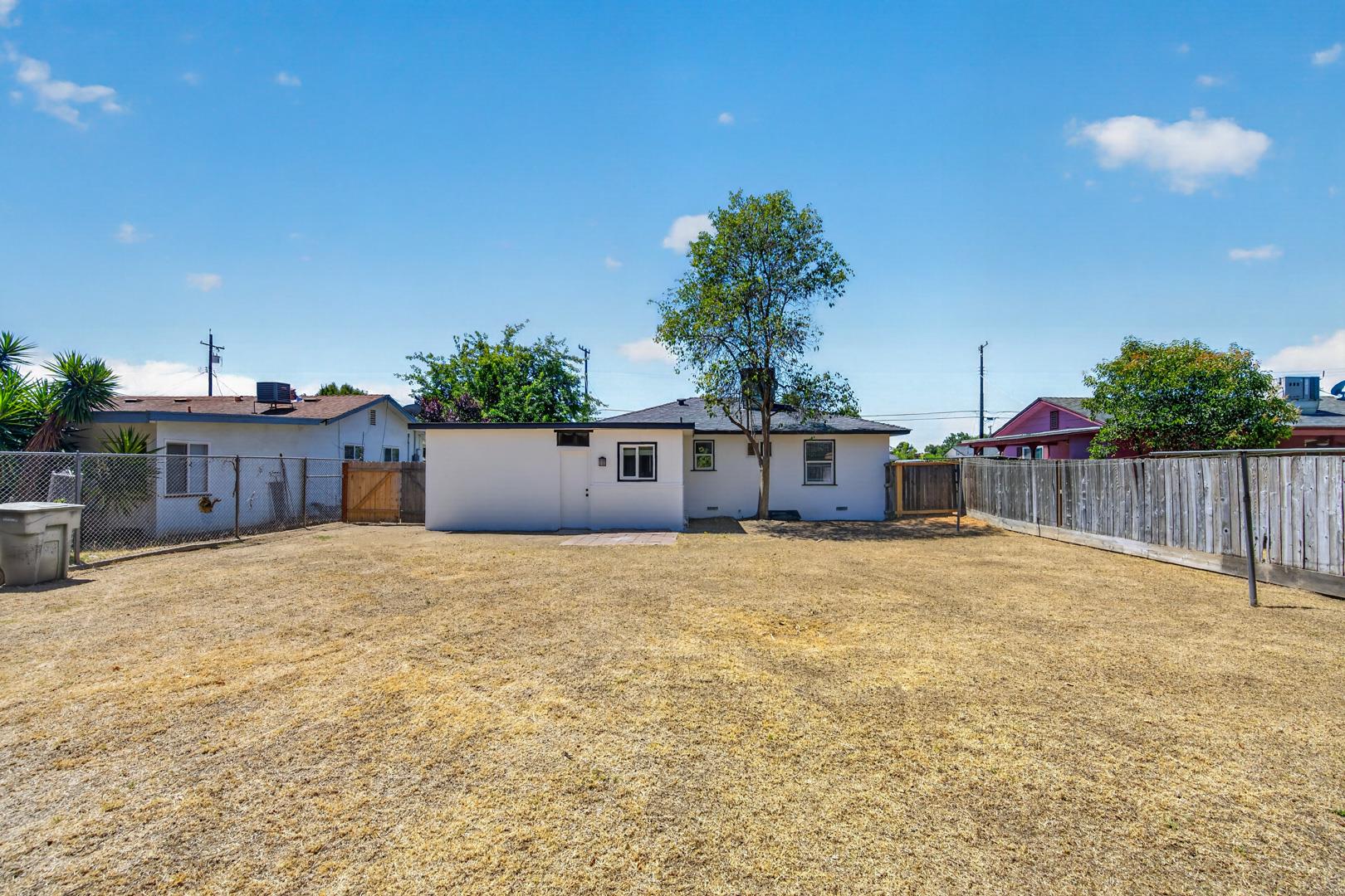 680 W Sample Ave, photo 26