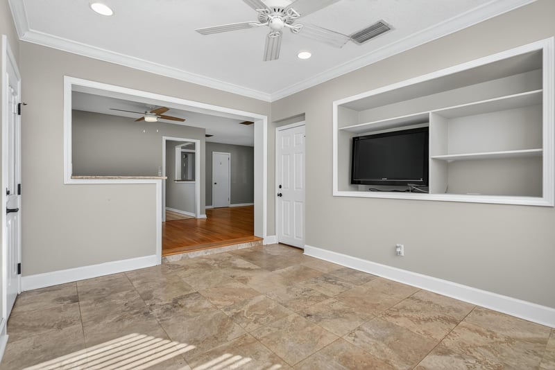 Photo 17 of 6942 Waikiki Rd, Jacksonville, FL 32216, photographed by Megapixeler