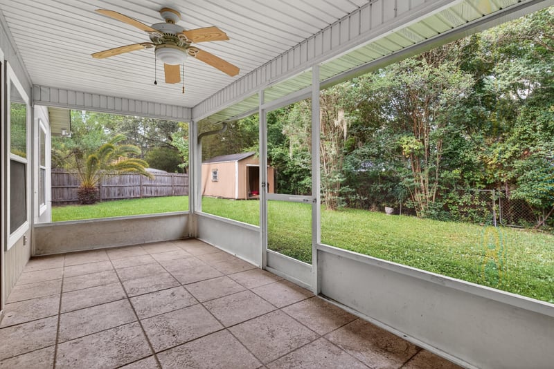 Screened porch with tile floor and ceiling fan at 1648 Glen Laurel Dr, Middleburg, FL 32068