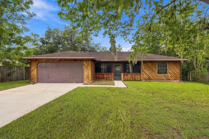 Front exterior showing attached garage and entry at 2915 Trenton Ct, Orange Park, FL