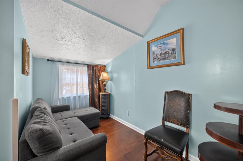 Sitting room with a sofa and blue walls at 115 Cordova St, St. Augustine, FL