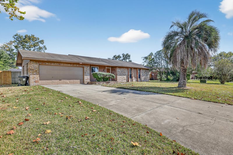 Front Angle at 551 William Penn St, Orange Park, FL 32073