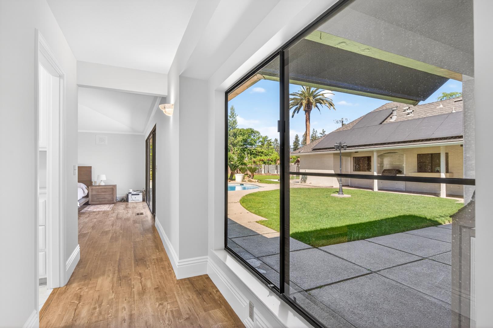 5261 N Van Ness Blvd, photo 73