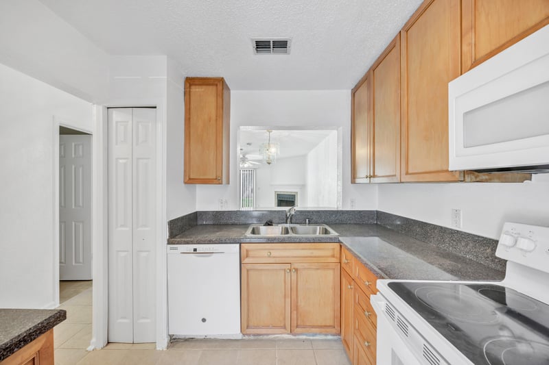 Photo 20 of 8300 Plaza Gate Ln unit 1062, Jacksonville, FL 32217, photographed by Megapixeler