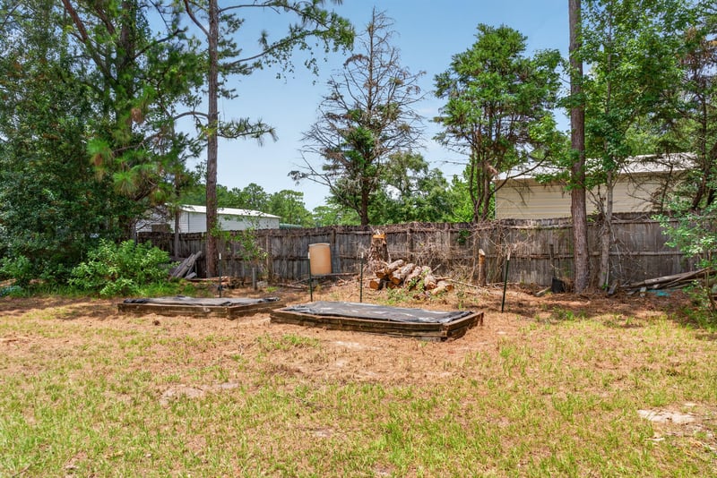Wooded yard area at the back of the property at 4890 McAllister Rd, Middleburg, FL 32068