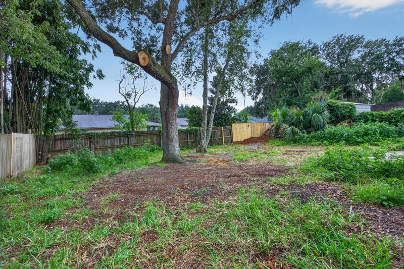 Backyard with tree and fencing at 1040 Willow Cove Ct E, Jacksonville, FL 32233