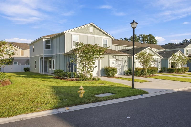 Front exterior with sidewalk and lamp post, photographed by Megapixeler on Haymon Ave, Jacksonville
