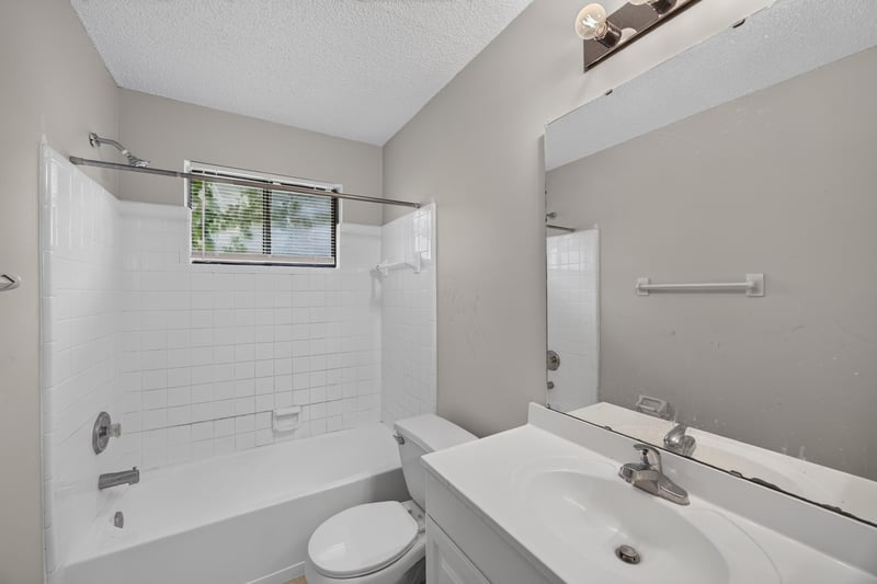 Bathroom with tub-shower combo and window at 2717 Trollie Ln, Jacksonville, FL
