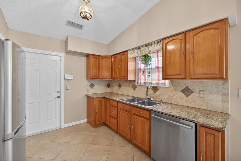 Photo 11 of 10164 Arrowhead Dr, Jacksonville, FL 32257, photographed by Megapixeler