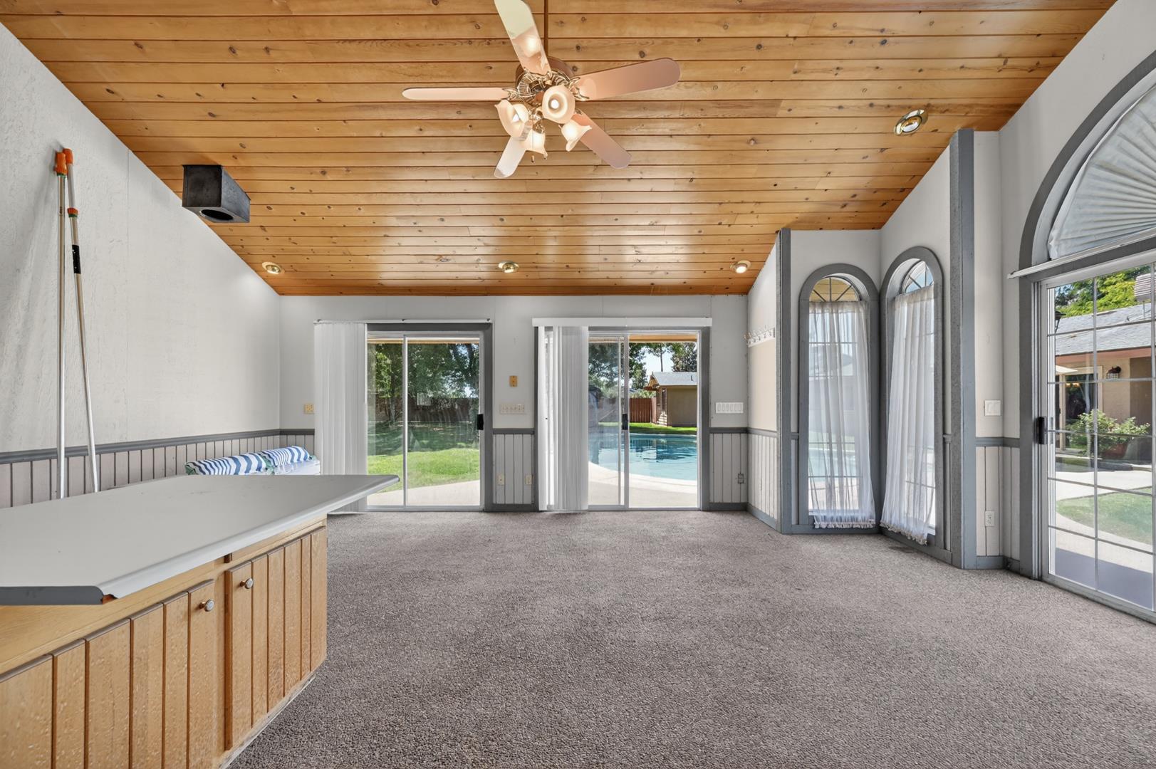 1185 N Locan Ave, photo 71