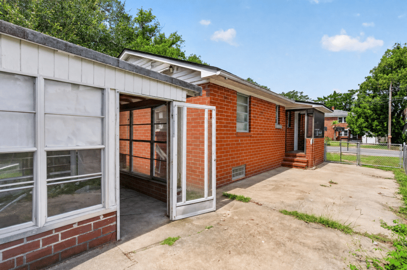 Detached garage exterior at 450 E 46th St, Jacksonville, FL 32208