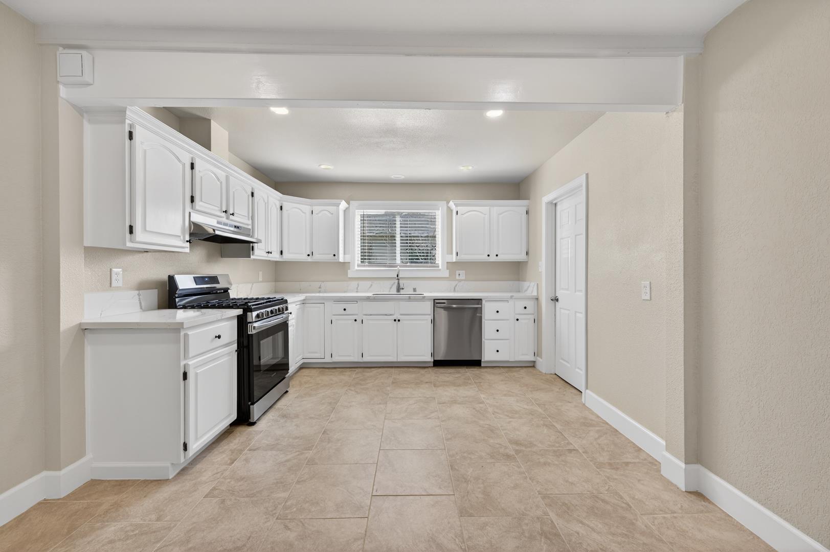 1146 E Cortland Ave, photo 13