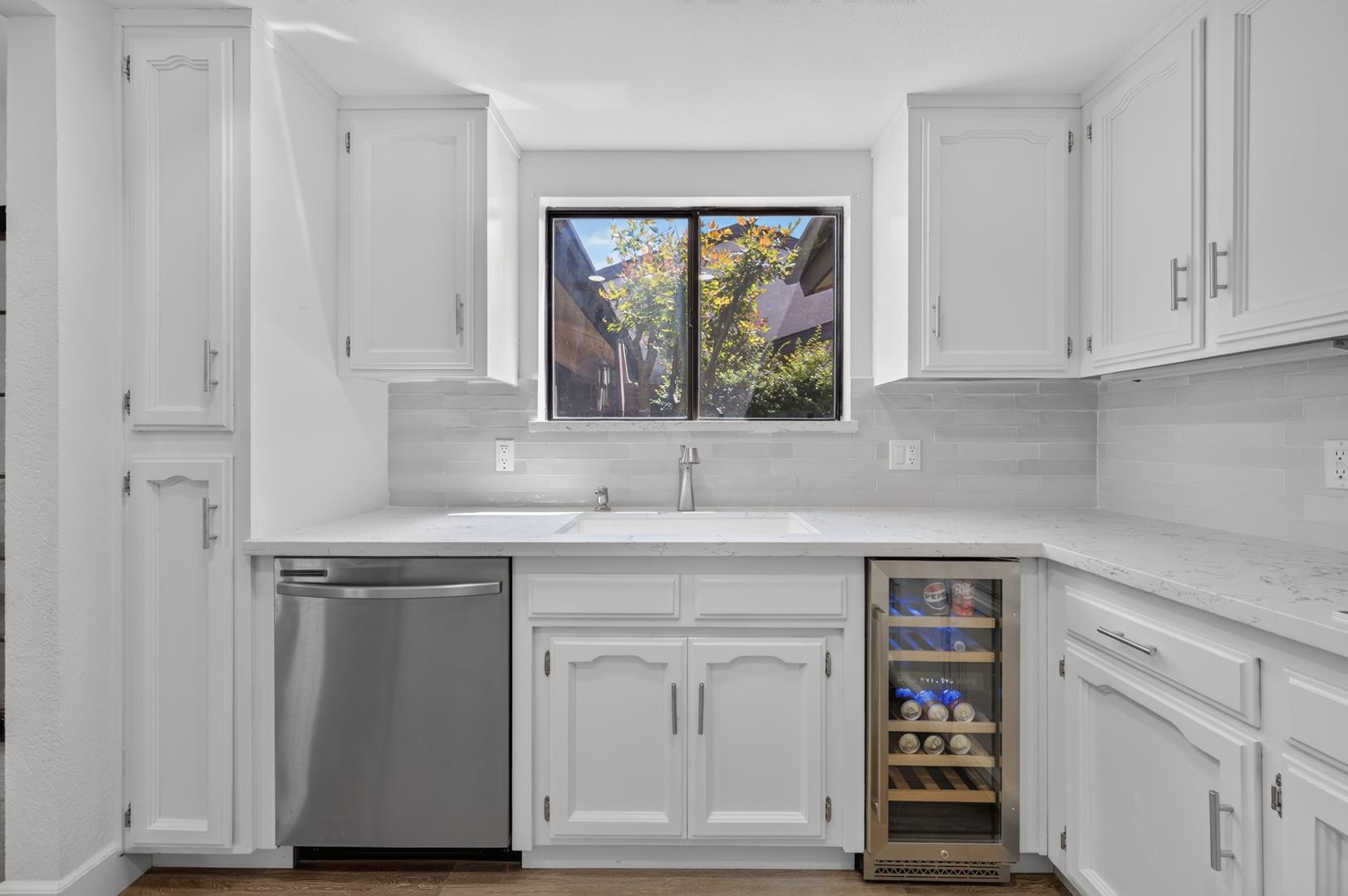 1657 Willow Ave, photo 34