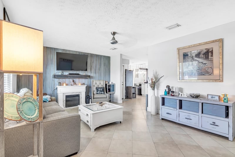 Photo 6 of 106 Saratoga Cir S, Atlantic Beach, FL 32233, photographed by Megapixeler