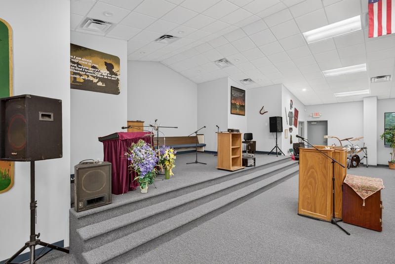 Stage corner with speaker and wall art at 1038 County Rd 315, Melrose