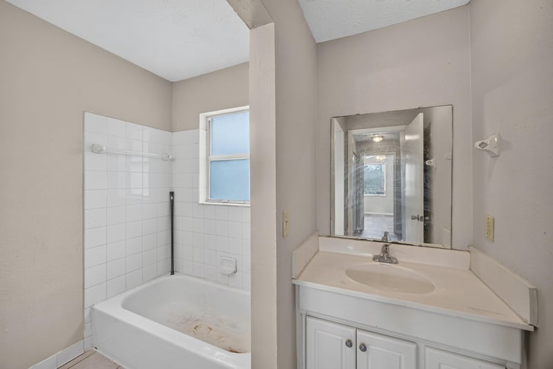 Bathroom with tub-shower combo and vanity mirror at 2658 Trollie Ln apt 1, Jacksonville, FL 32211