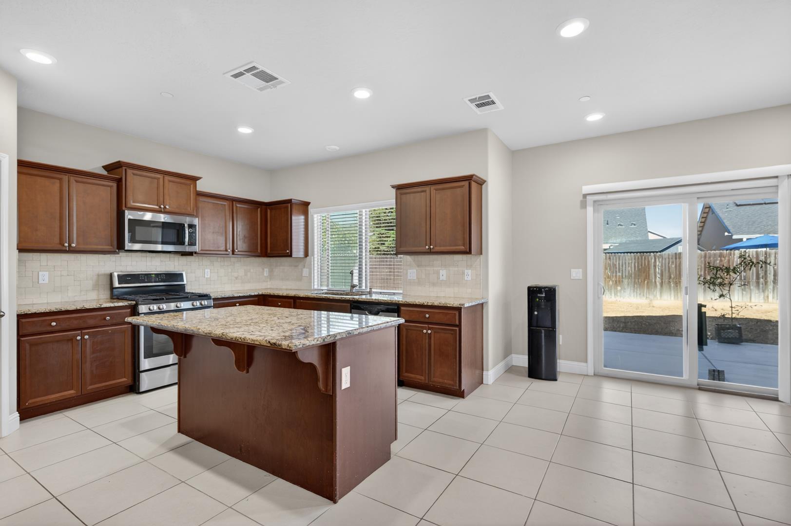 5281 N Phoenix Ave, photo 28