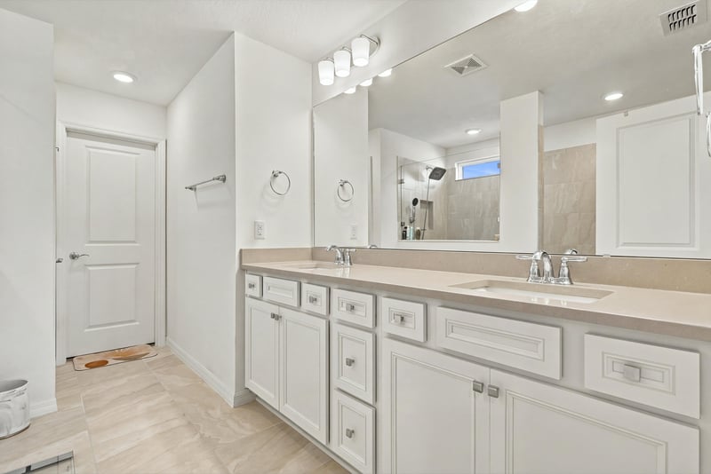 Bathroom double vanity, photographed by Megapixeler on Torres Trace, St. Augustine