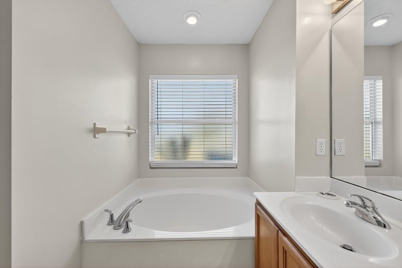 Primary Bath at 9205 Redtail Dr, Jacksonville, FL 32222