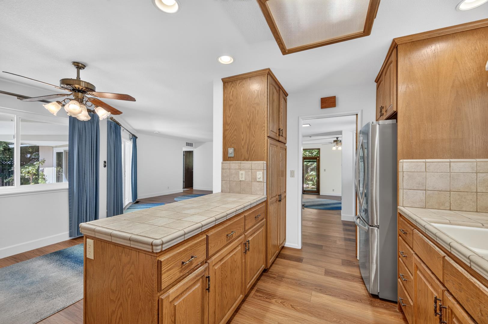 749 W Escalon Ave, photo 34