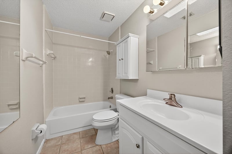 Photo 16 of 3945 Oak St, Jacksonville, FL 32205, photographed by Megapixeler