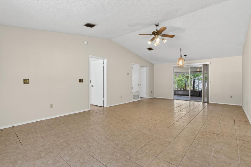 Photo 11 of 2705 Pinewood Blvd N, Middleburg, FL 32068, photographed by Megapixeler