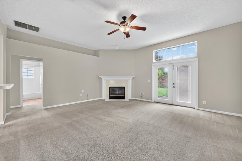 Family Room at 12799 Glade Springs Dr S, Jacksonville, FL 32246