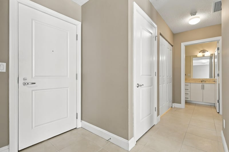 Interior hallway leading to closets and bath, photographed by Megapixeler on Riverplace Blvd, Jacksonville