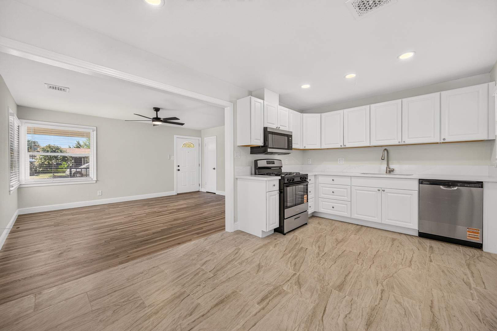 680 W Sample Ave, photo 9