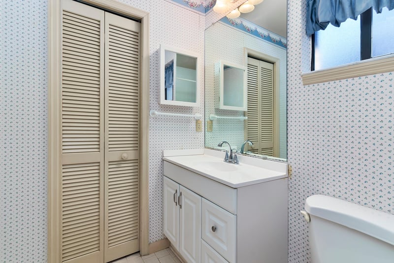 Photo 11 of 5522 La Moya Ave, Jacksonville, FL 32210, photographed by Megapixeler