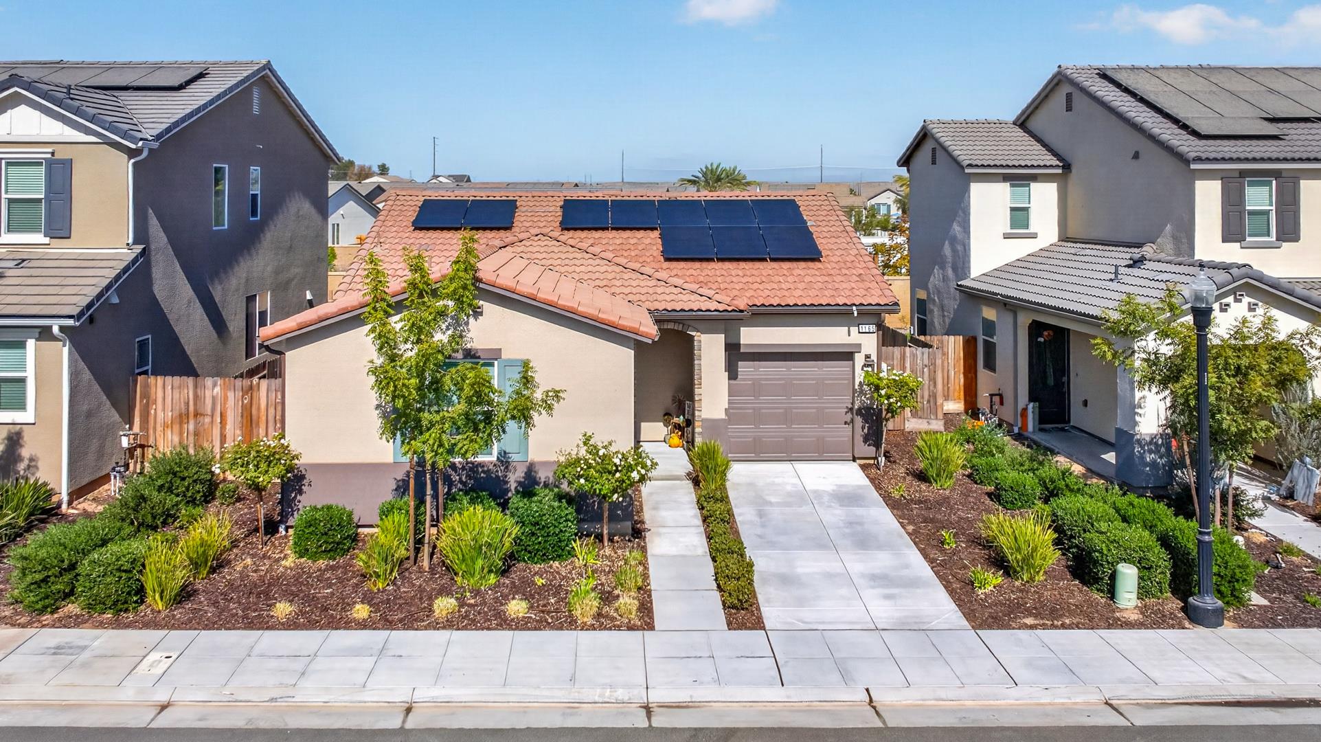 1165 Blue Oak Ln W, Madera