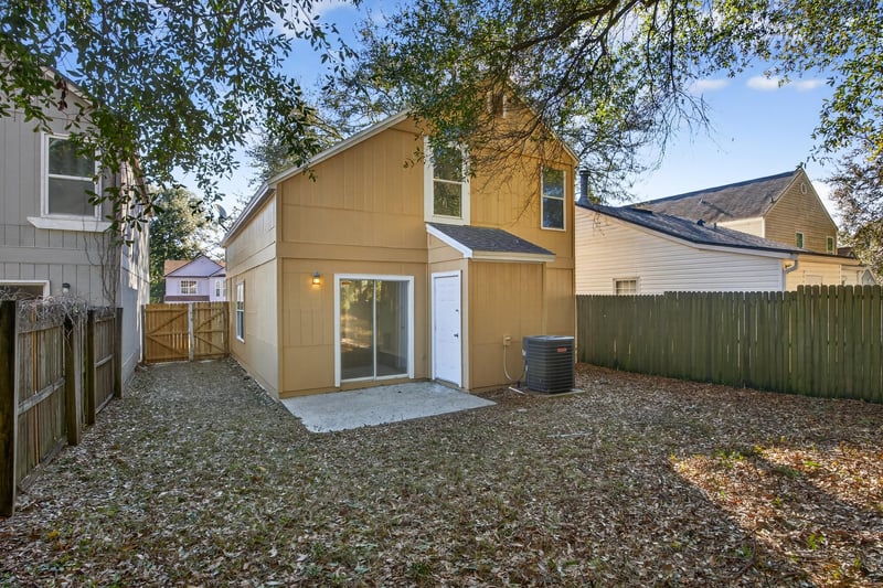 Photo 31 of 10986 Traci Lynn Dr, Jacksonville, FL 32218, photographed by Megapixeler