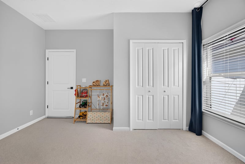 Hallway with closet doors at 2354 Jennings Farm Dr, Middleburg, FL 32068