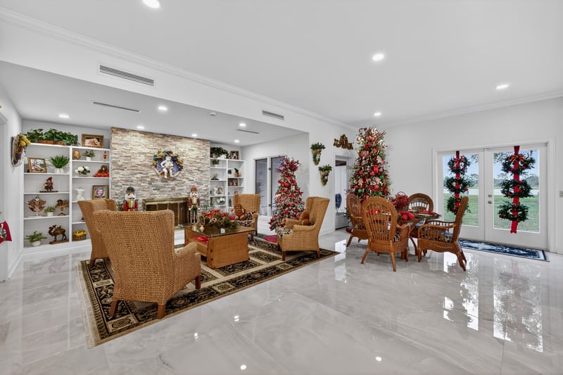 Living Room at 7987 Hollyridge Rd, Jacksonville, FL 32256