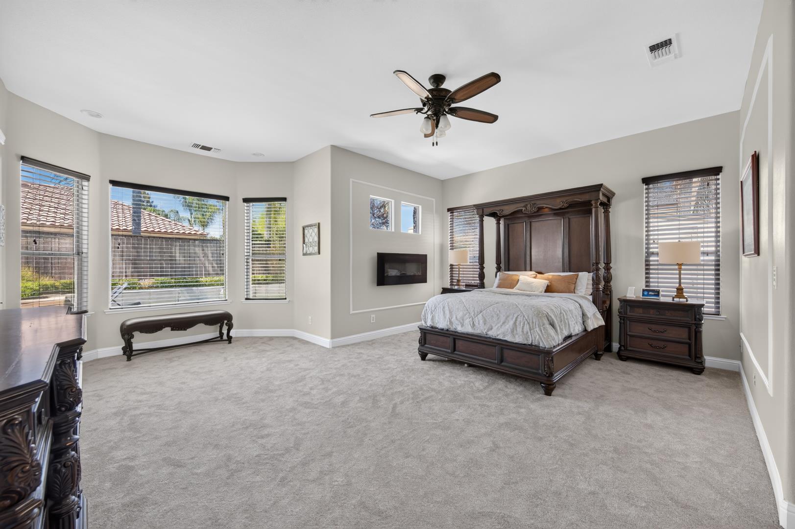 633 W Richmond Ave, photo 74