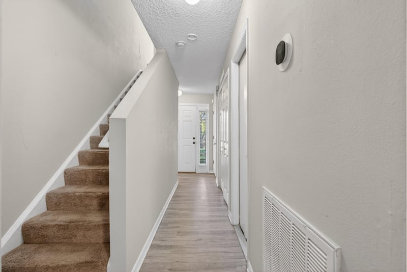 Photo 5 of 11816 Lake Bend Cir, Jacksonville, FL 32218, photographed by Megapixeler