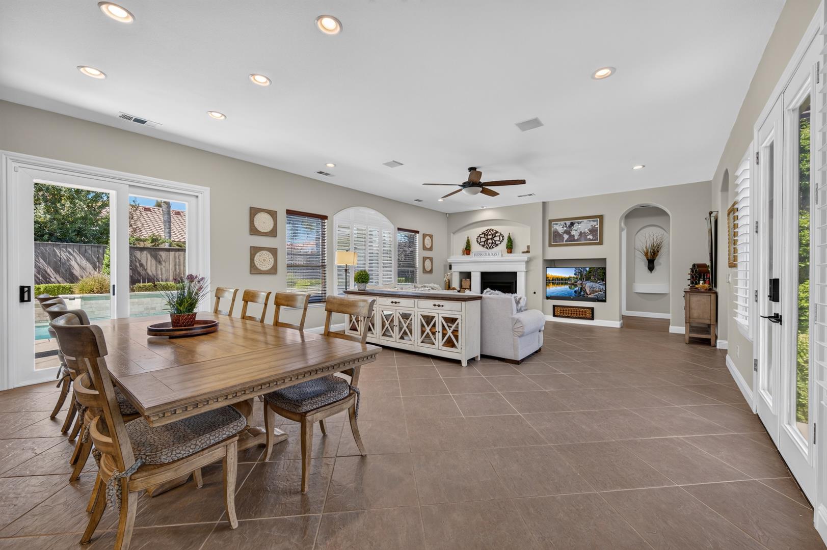633 W Richmond Ave, photo 39