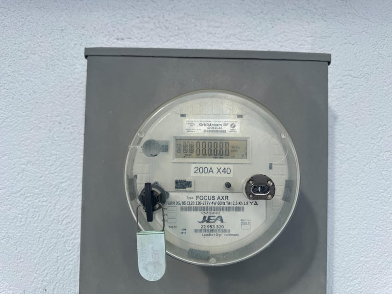 200-amp electric meter on exterior wall at 11700 New Kings Rd, Jacksonville, FL 32219