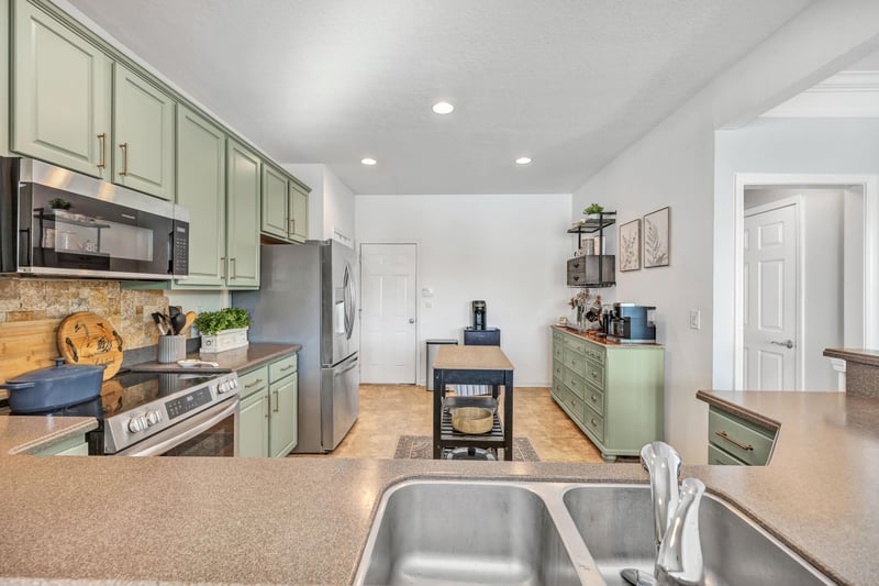 Photo 15 of 3954 Lionheart Dr, Jacksonville, FL 32216, photographed by Megapixeler