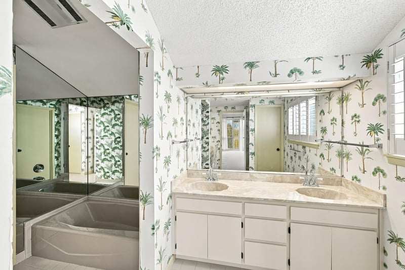 Bathroom tub area with palm wallpaper at 752 Spinnakers Reach Dr, Ponte Vedra Beach, FL 32082