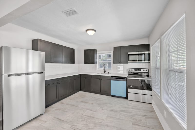 Photo 7 of 1352 W 16th St, Jacksonville, FL 32209, photographed by Megapixeler