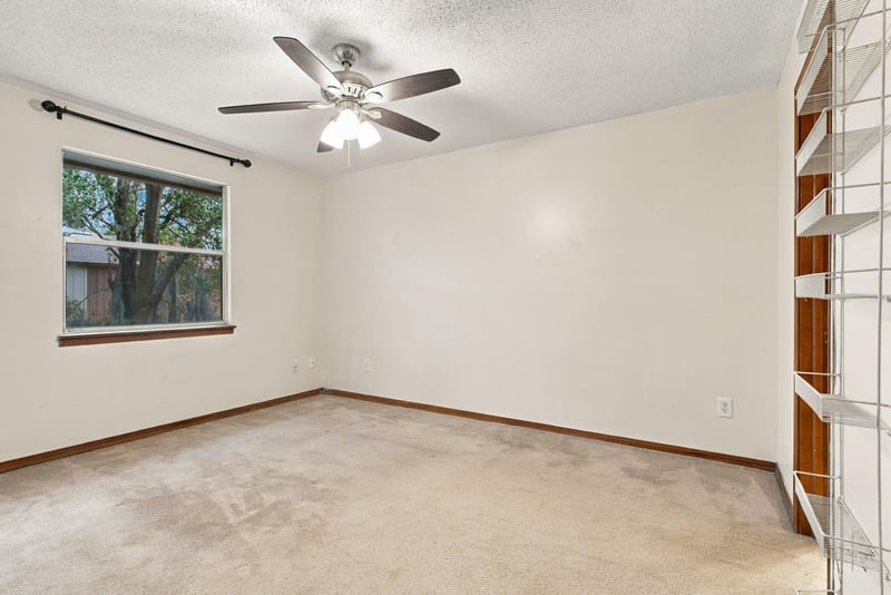 Bedroom with ceiling fan, photographed by Megapixeler on Blue Teal Ct, Jacksonville