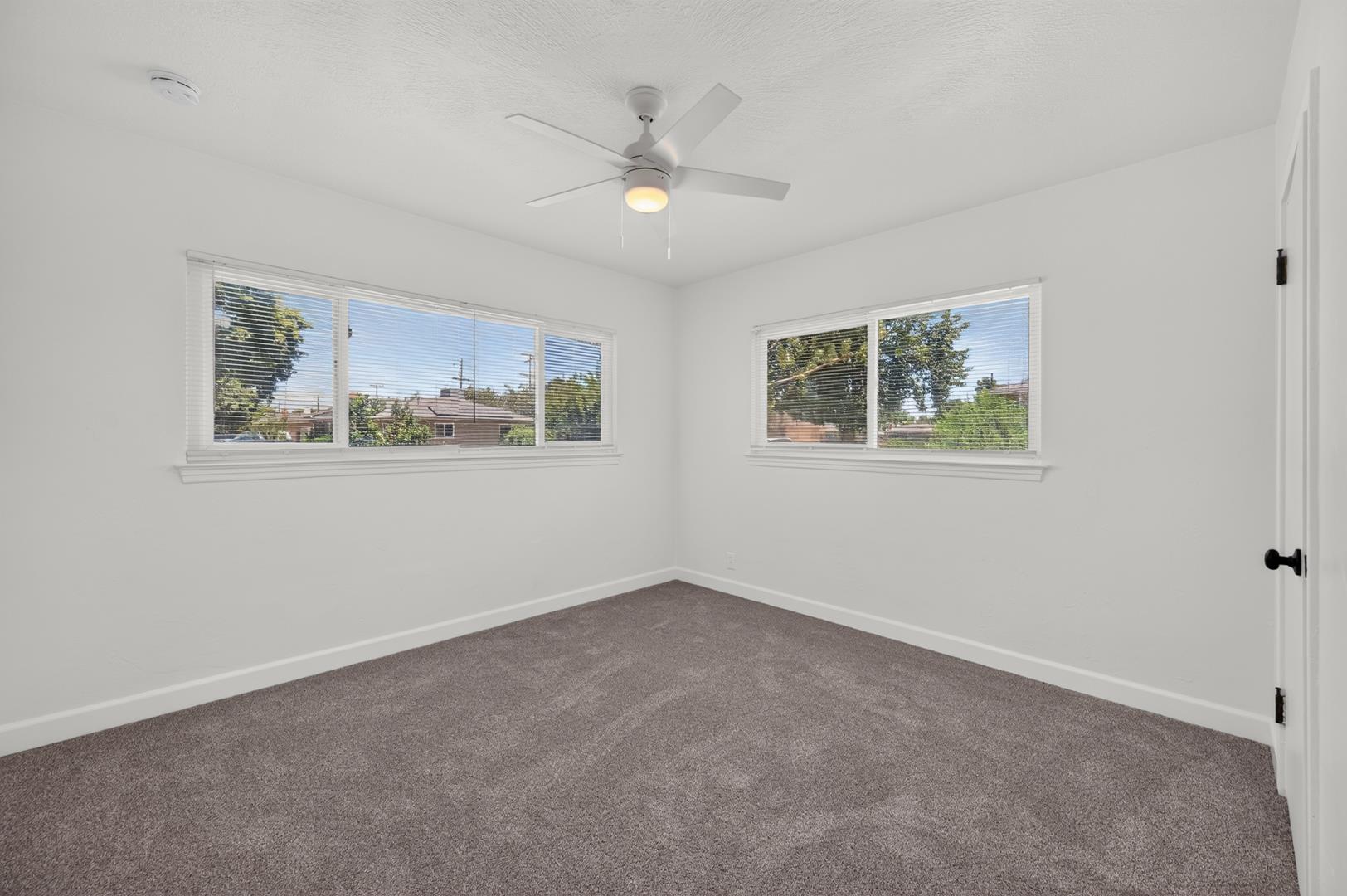 2302 E Fedora Ave, photo 29