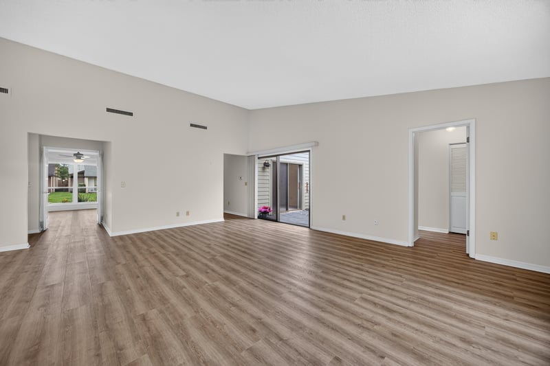 Living room looking toward front entry at 3407 Fairbanks Grant Rd N, Jacksonville, FL 32223