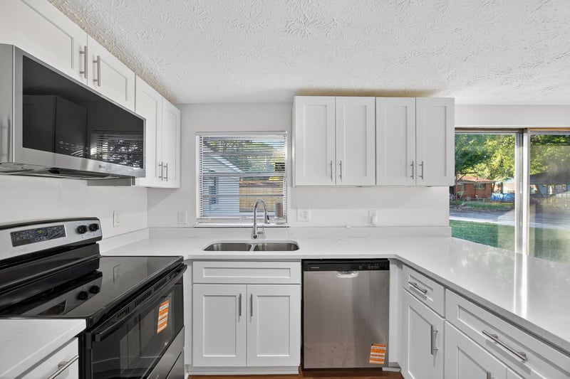 Photo 13 of 7388 Simms Dr, Jacksonville, FL 32209, photographed by Megapixeler