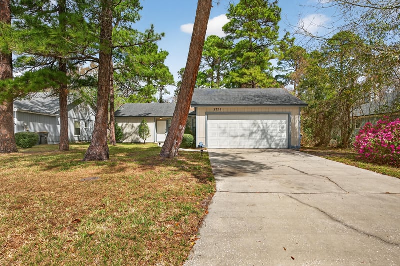 Photo 1 of 8725 Huntington Woods Cir N, Jacksonville, FL 32244, photographed by Megapixeler